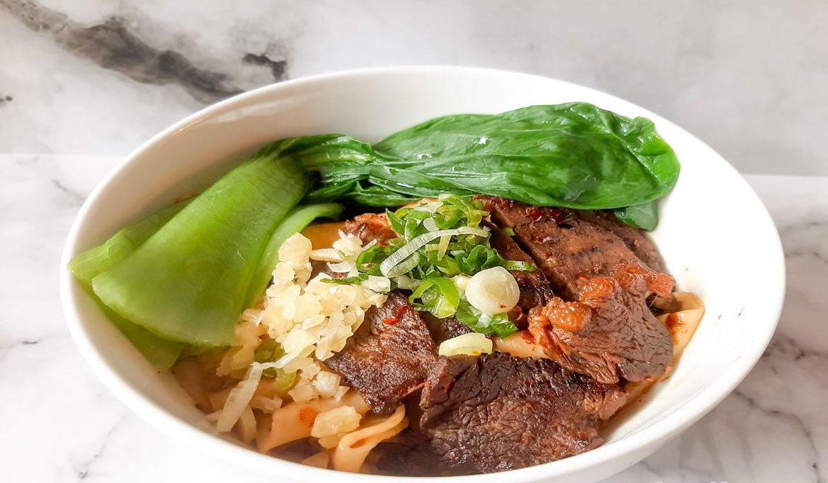 Pedasnya Nendang! Mie Biang Biang yang Lagi Diburu Pecinta Kuliner